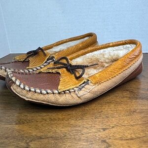 Itasca Cota-Wooly Leather Shearling Handcrafted Moccasin Slippers, Womens sz 7